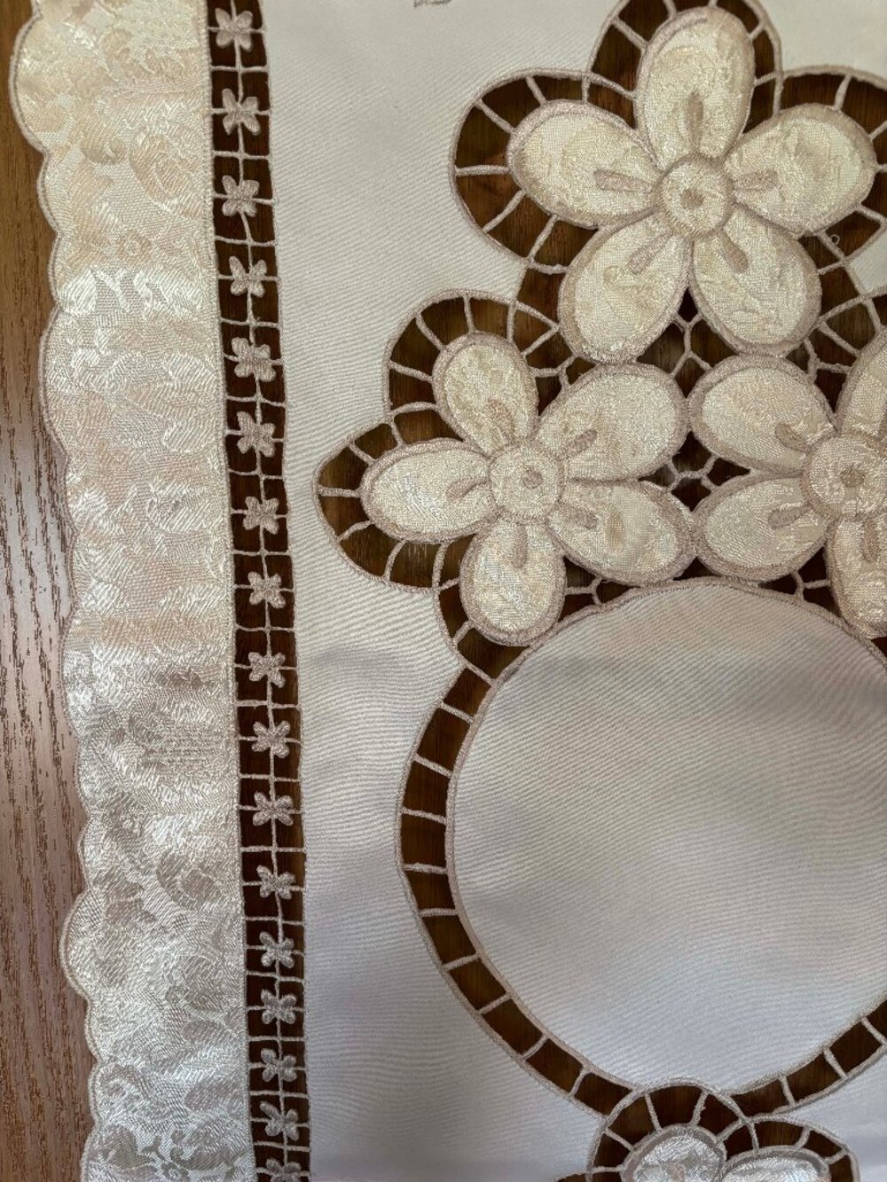 Malta Table Runner - Picture 2 of 4